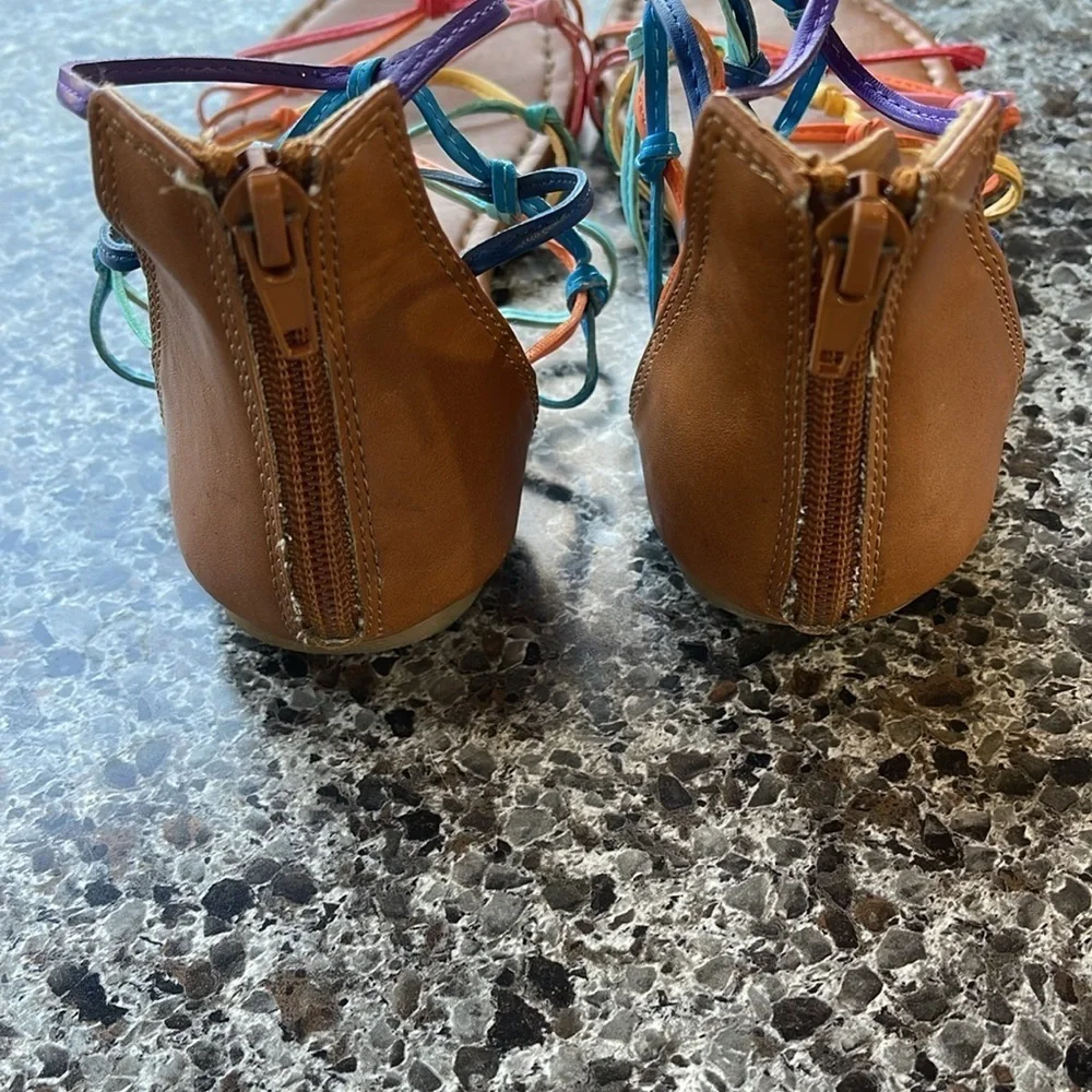 Steve Madden‎ Rainbow Sandals girls size 3.5 zipper back.